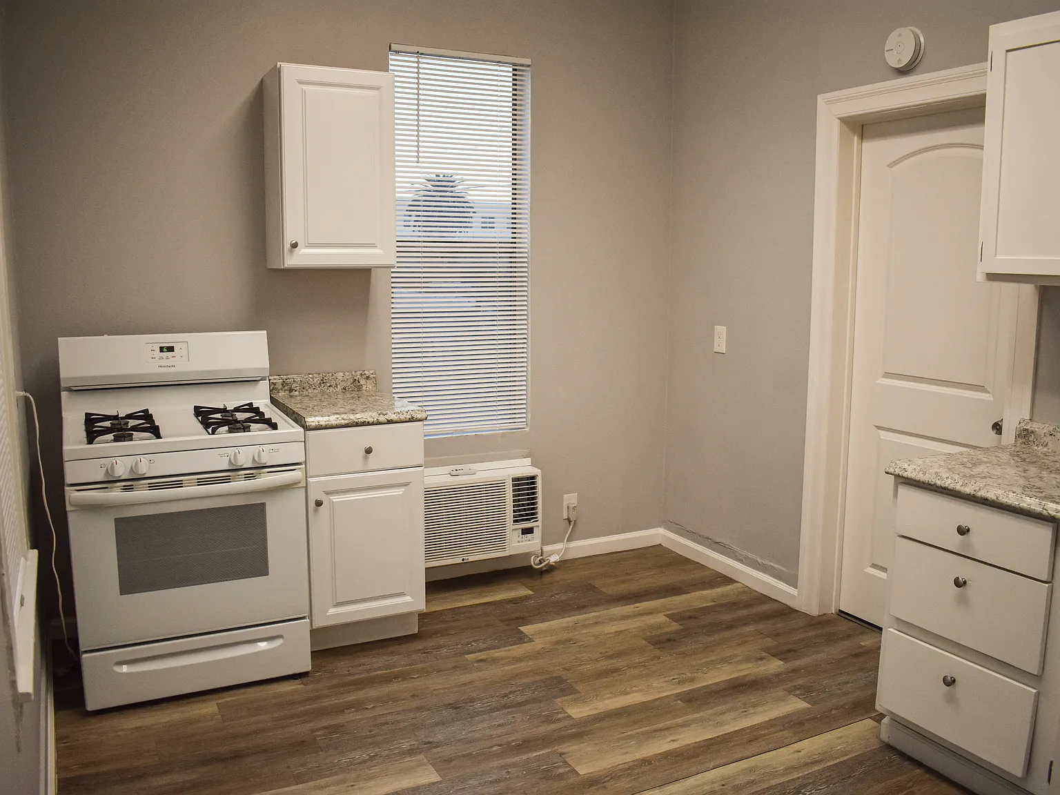 Studio, 387 sqft, $1,550 — Photo 4