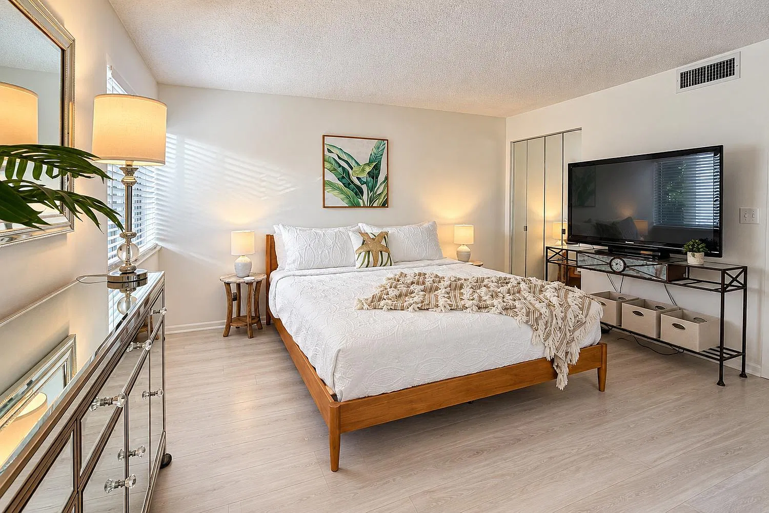 1 bed, 1.5 bath, 704 sqft, $2,500 — Photo 3