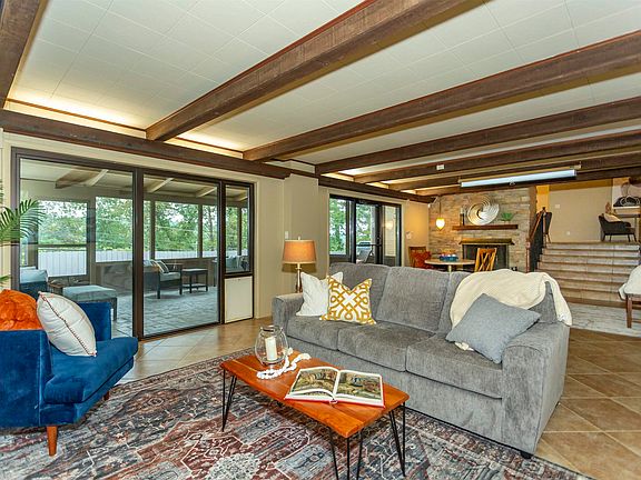 5th image of 2220 Vesthaven Way E
