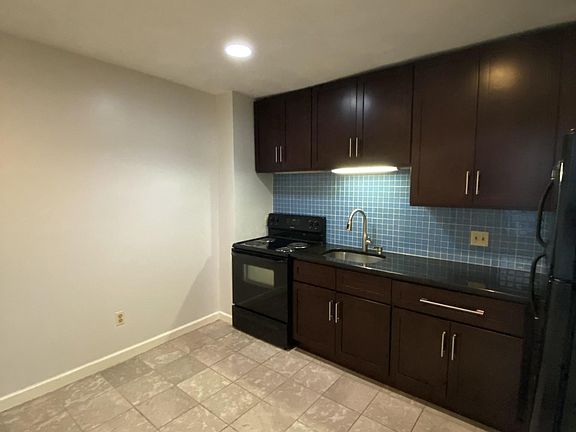 3rd image of 19 Essex St