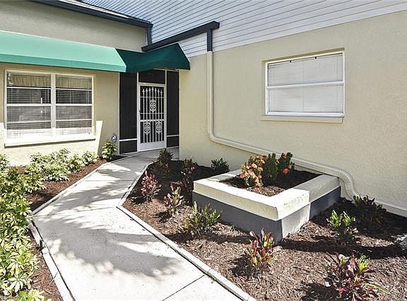 3rd image of 701 McGregor Park Cir