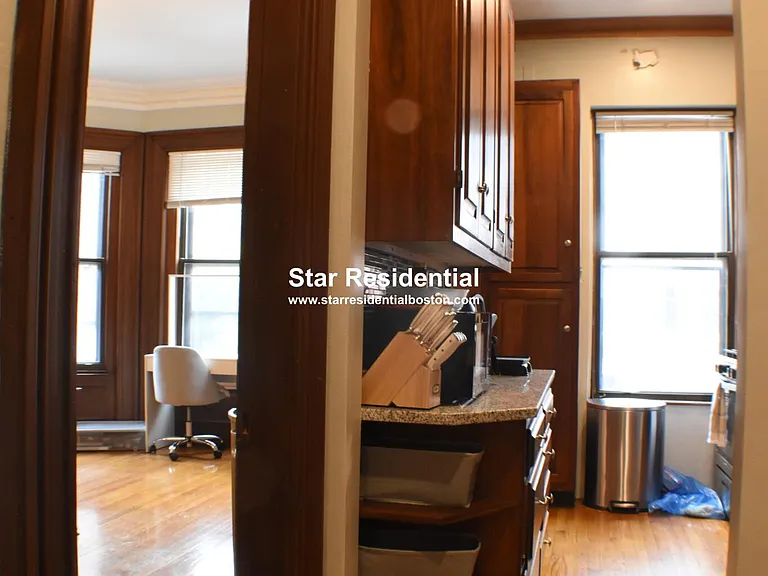 31 Fairfield St #201 — Photo 11