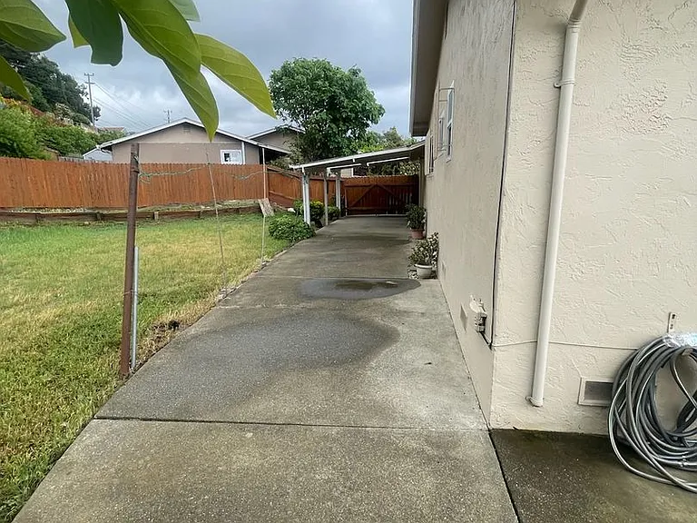300 Swan Way — Photo 11