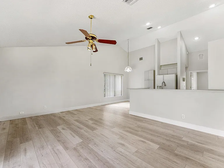 5809 Sun Pointe Cir — Photo 9