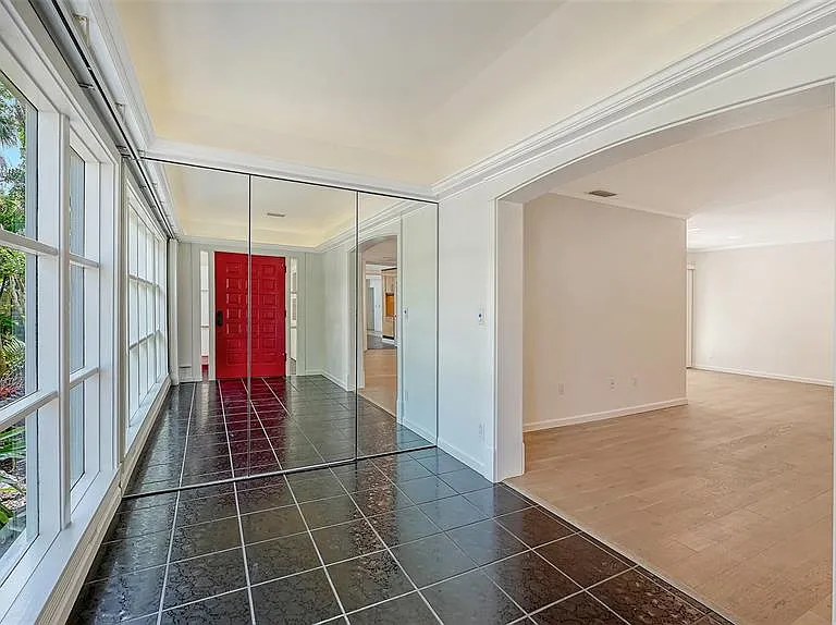 1770 S Oval Dr — Photo 4