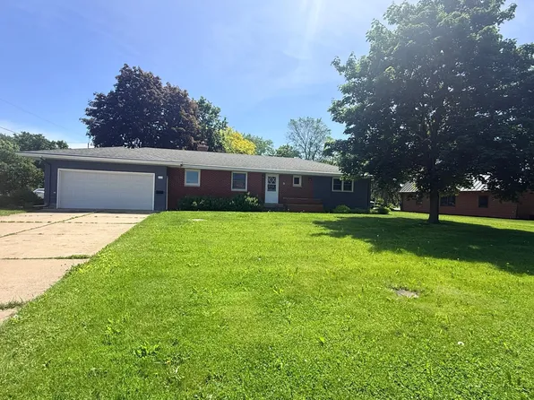 301 Market St S, Belle Plaine, MN 56011