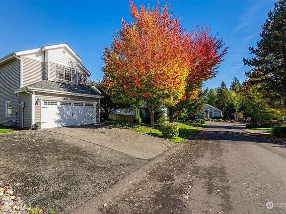3rd image of 3067 SE Grandhaven Street