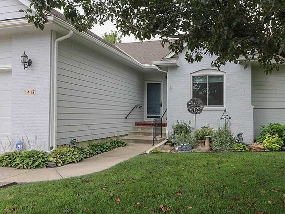 2nd image of 1417 E Hiddenridge Cir