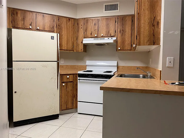 210 Lake Pointe Dr #114 — Photo 18