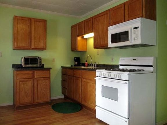 2nd image of 102 N Bruns Ave