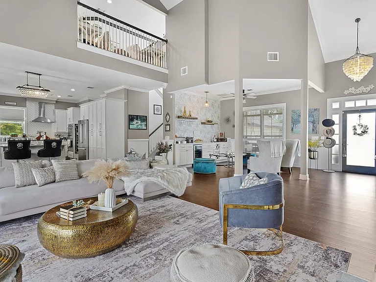 500 Turnberry Ln — Photo 8