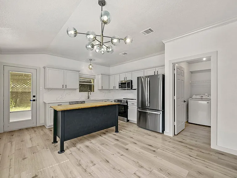 919 Flanagan Dr — Photo 10