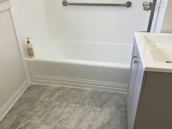 5th image of 1538 W 51st Pl