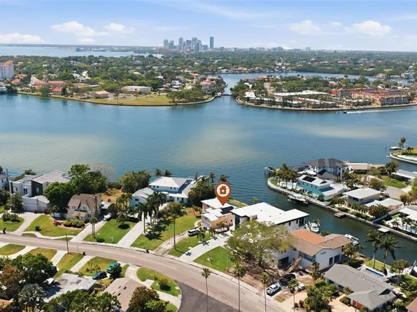 3876 Shore Acres Blvd NE, Saint Petersburg, FL 33703