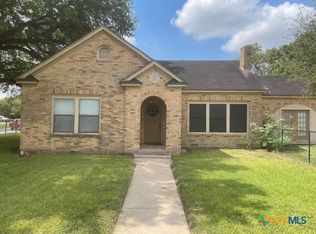 613 E Broadway St #5, Cuero, TX 77954