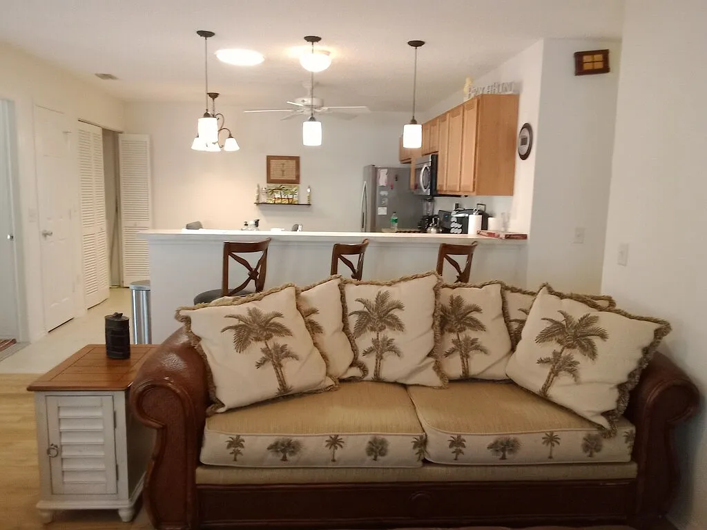 Living room - 364 Katherine Pl #364