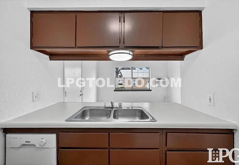 1230 Bedford Woods Dr #8 — Photo 8