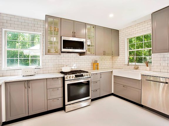 4th image of 72 Laurel Ln