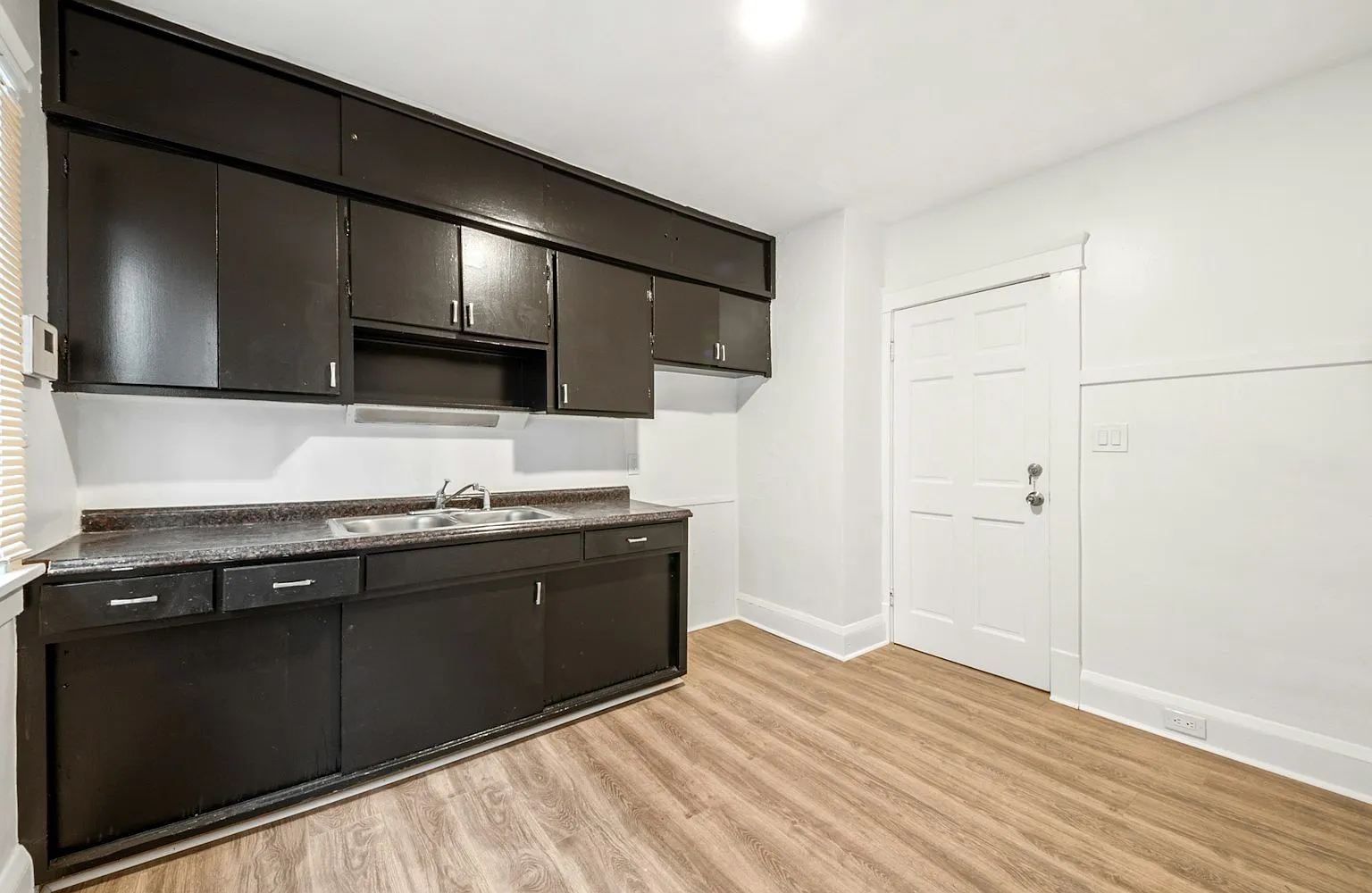 8002 Maryland Avenue, Unit B (Upstairs) — Photo 4