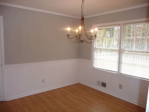2nd image of 2852 Saint Andrews Way NE