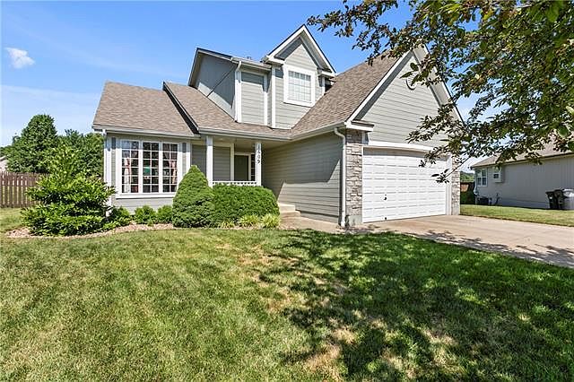 1st image of 1609 NW Pin Oak Ct
