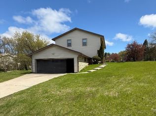 1006 Chelsea Cir, Village Of Hartland, WI 53029