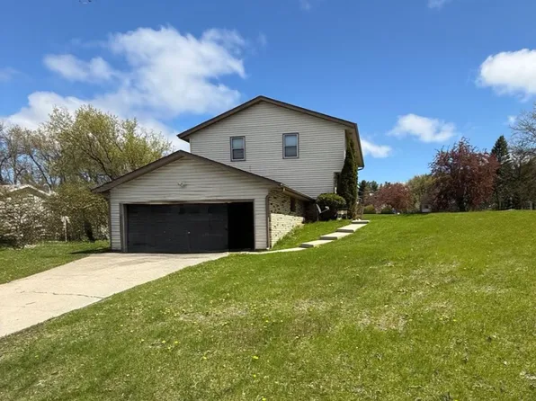 1006 Chelsea Cir, Village Of Hartland, WI 53029