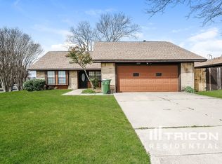 6210 Patriotic Ct, Arlington, TX 76002