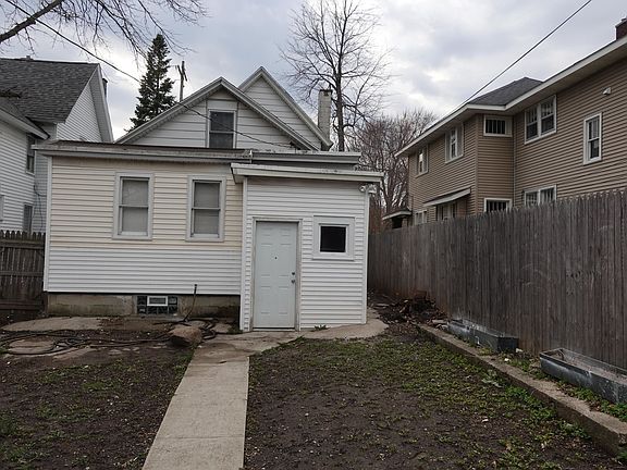 5th image of 928 Alpine Ave NW