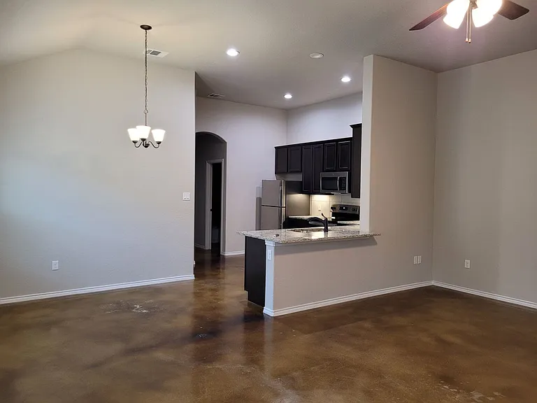 1143 Stanley Way — Photo 3