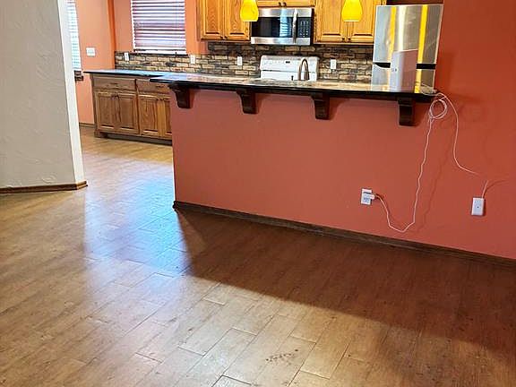 4th image of 1004 N Eunice Ave