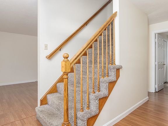 3rd image of 598 W Hollis Street