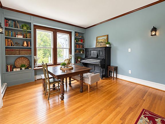 5th image of 21 Oak St