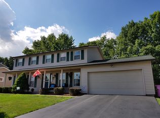 215 Crosby Ln, Rochester, NY 14612