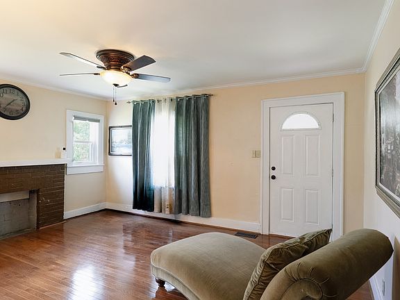 4th image of 311 W 15th St