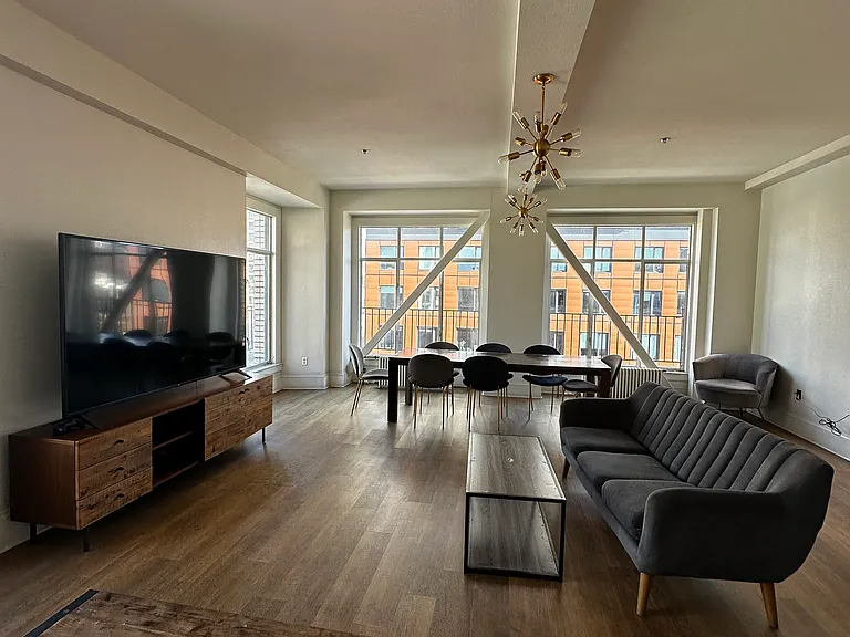 Webster Apartment — Photo 10