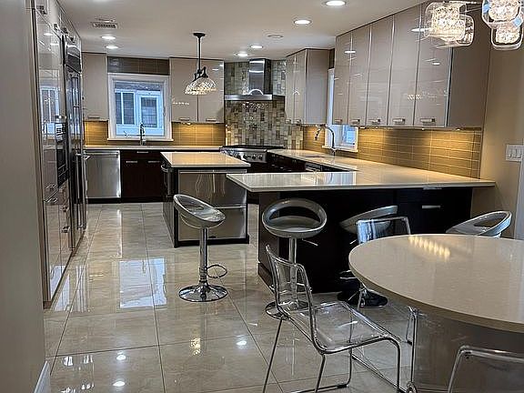 3rd image of 339 Midwood Rd