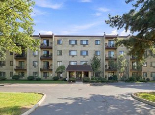 7231 Wolf Rd #208, La Grange, IL 60525