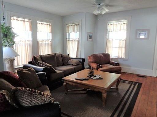 4th image of 110 Sandwich St #1