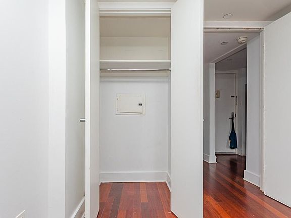4th image of 10 Meserole St #3A