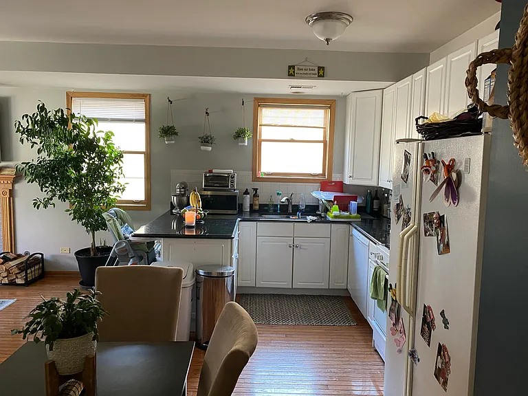 1535 W Pearson St #2E — Photo 5