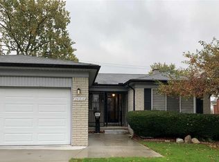 24318 Pierce St, Southfield, MI 48075