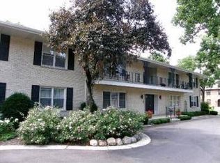 595 Duane St APT 2B, Glen Ellyn, IL 60137