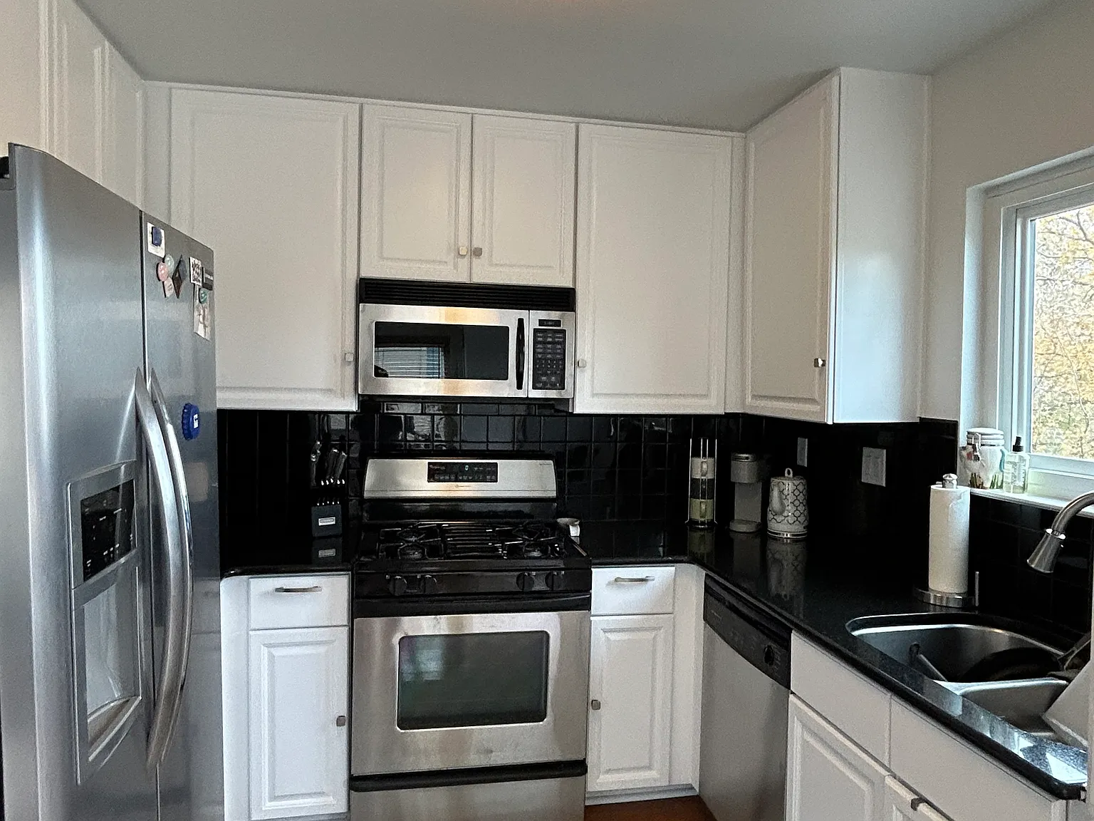 4 bed, 3.5 bath, 1687 sqft, $2,100 — Photo 2