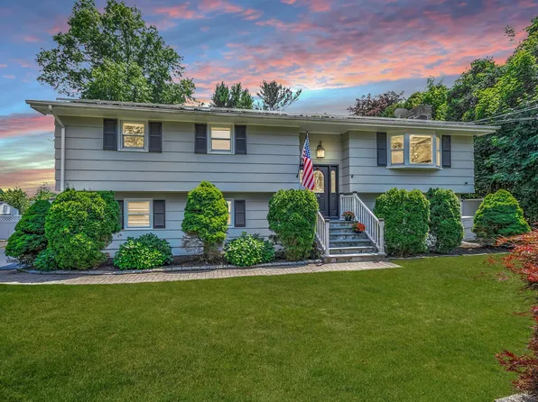 56 Magnolia Road, Trumbull, CT 06611