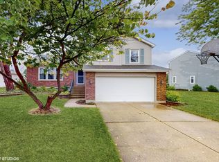 1076 Judy Dr, Elk Grove Village, IL 60007