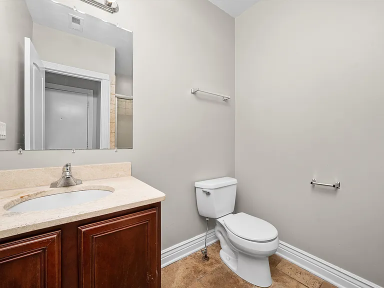 6300 N Rockwell St #B2 — Photo 22