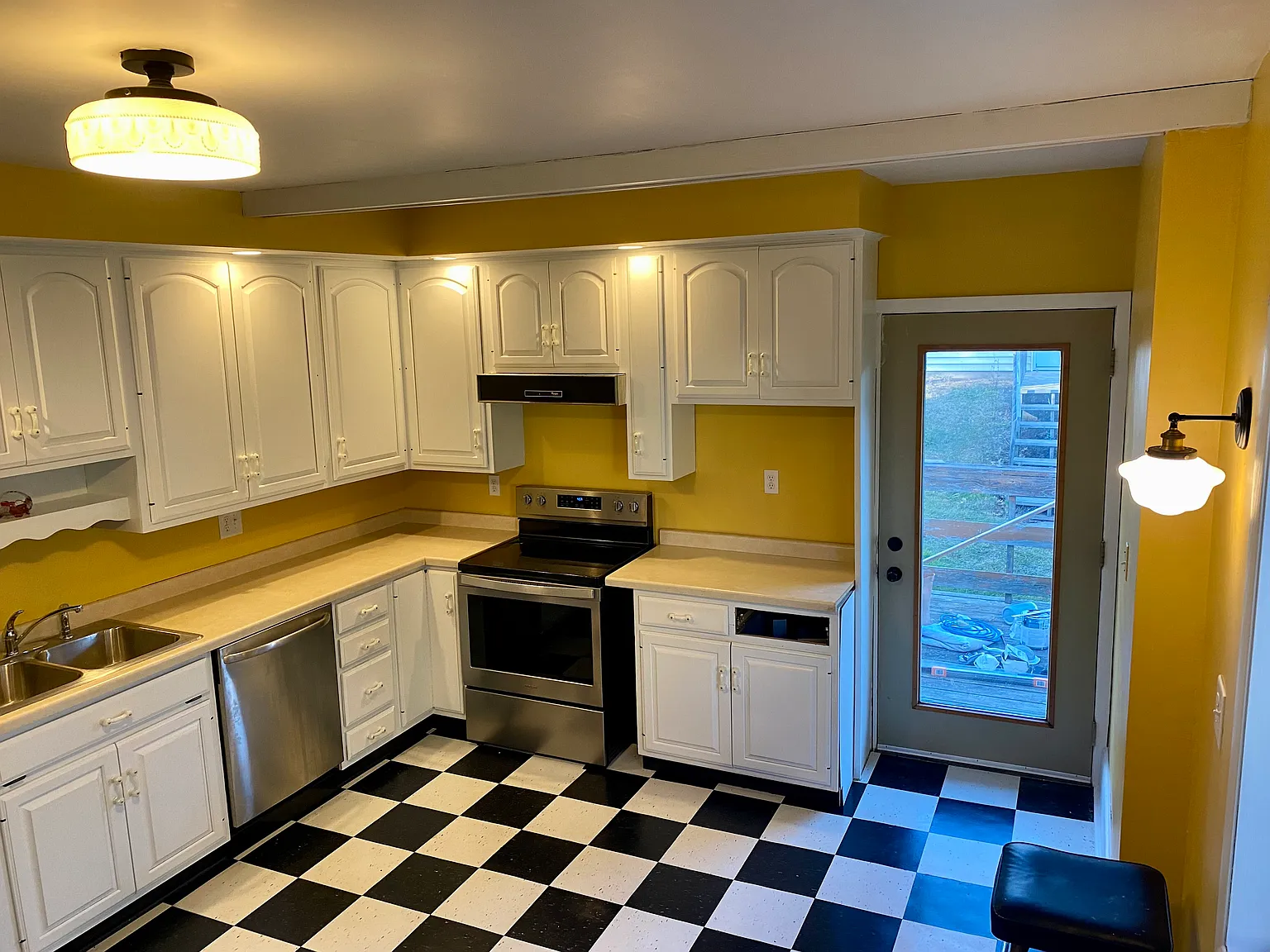 3 bed, 1500 sqft, $2,200 — Photo 4