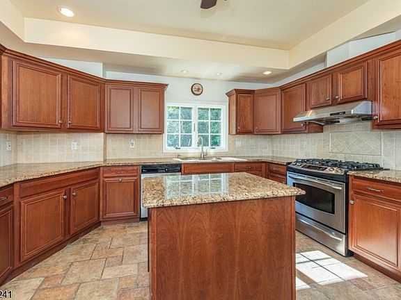 3rd image of 232 Ridge Road