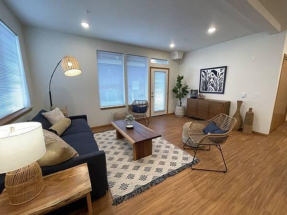 3rd image of 4315 E Poleline Ave #203